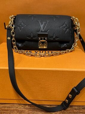 Louis Vuitton Favorite Shoulder Bag Black Leather
